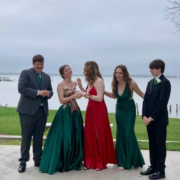 emerald prom dress with floral embroidery - size 0 to 3 - Picture 3 of 4